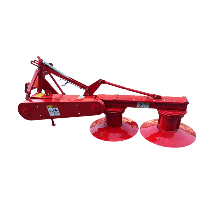 Heumäher mit Traktor montiert